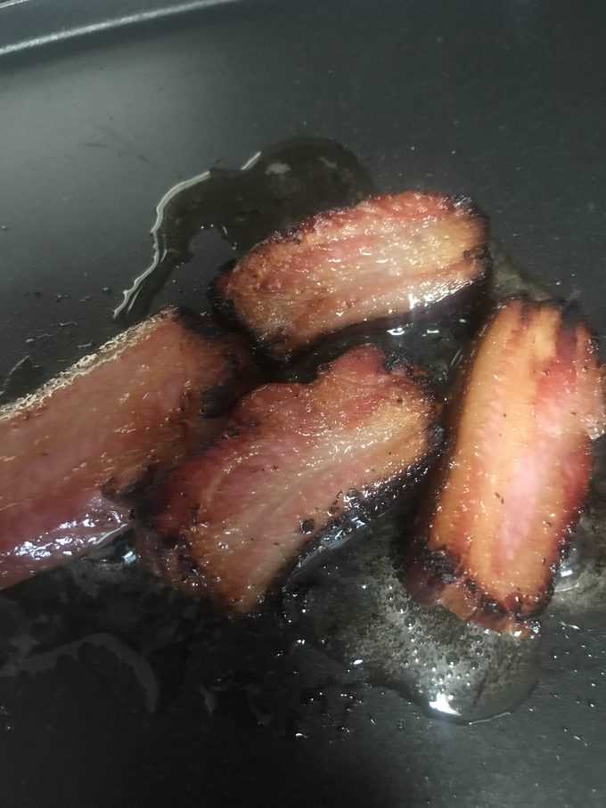 bacon sizling in pan | savorwithjennifer.com