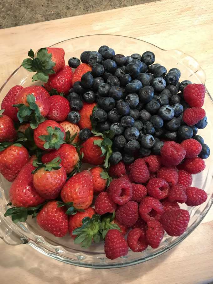 berries | savorwithjennifer.com