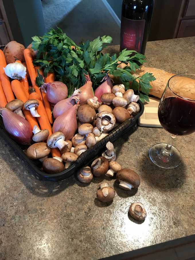 wine, bread, shallots, mushrooms, parsley, carrots | savorwithjennifer.com